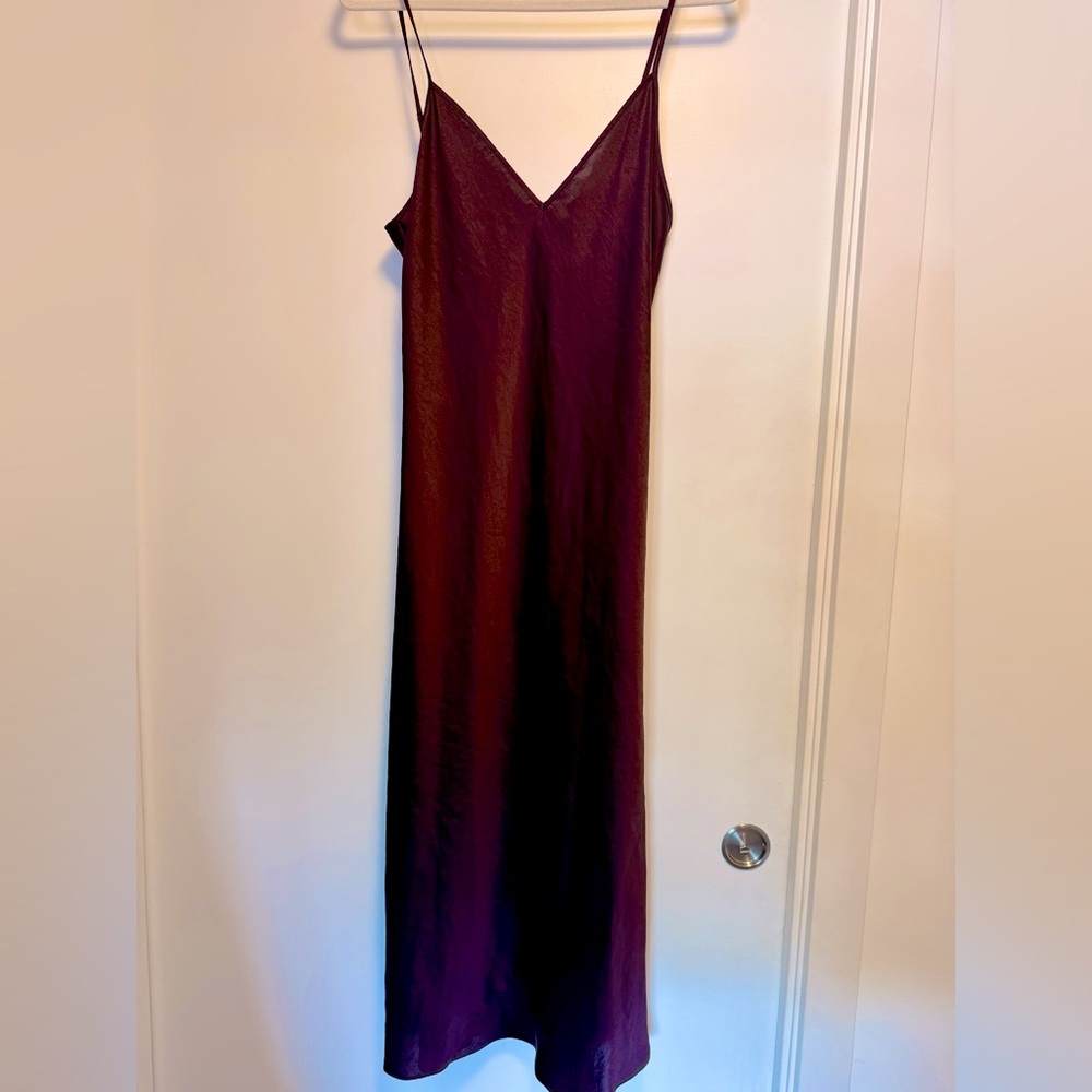 Aritzia Wilfred v-neck slip dress